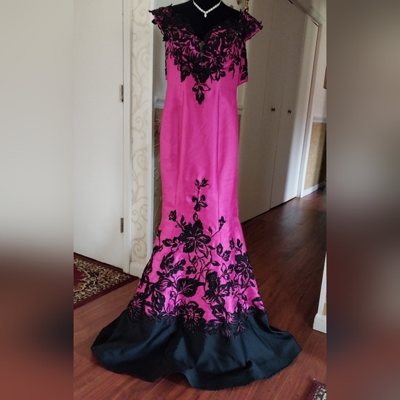 SALE!!!! Mon Cheri Designer Ellie Wilde NWT - Picture 3 of 10